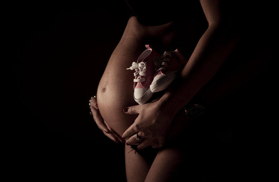 zwangerschaps fotoshoot met schoentjes