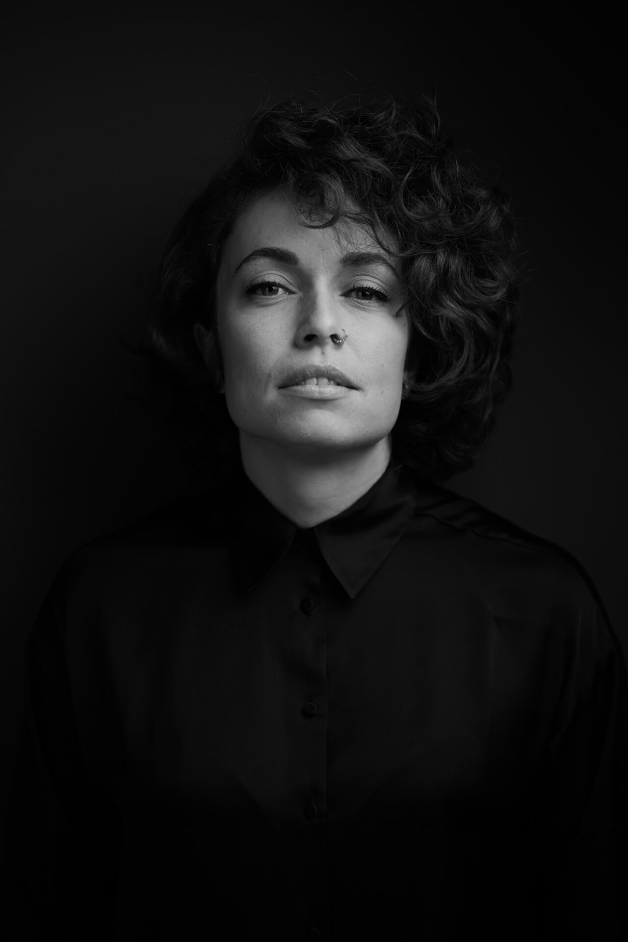 casting fotoshoot portret vrouw met krullen