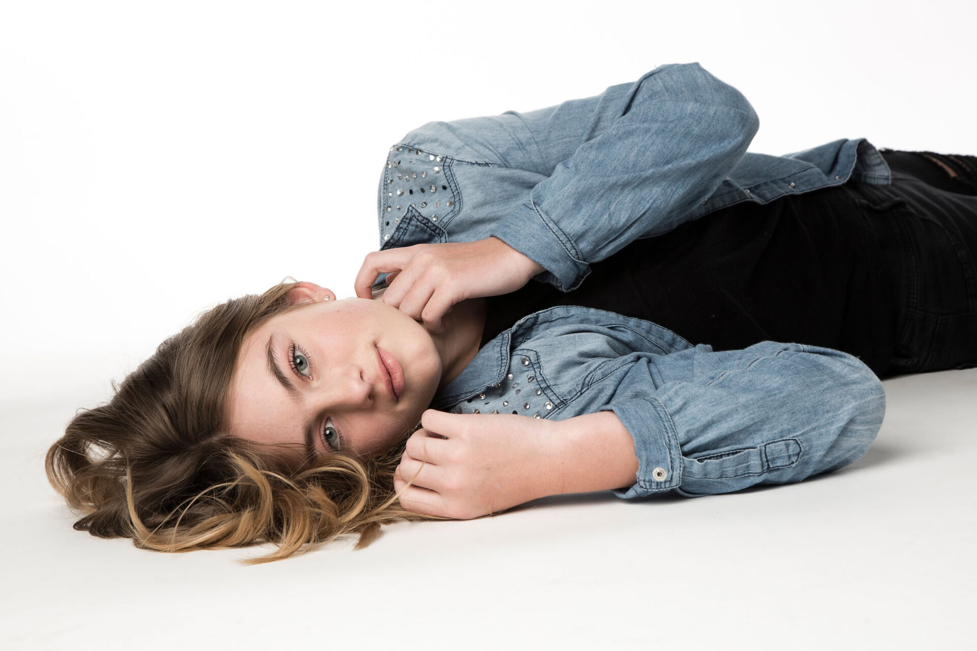casting fotoshoot vrouw liggend