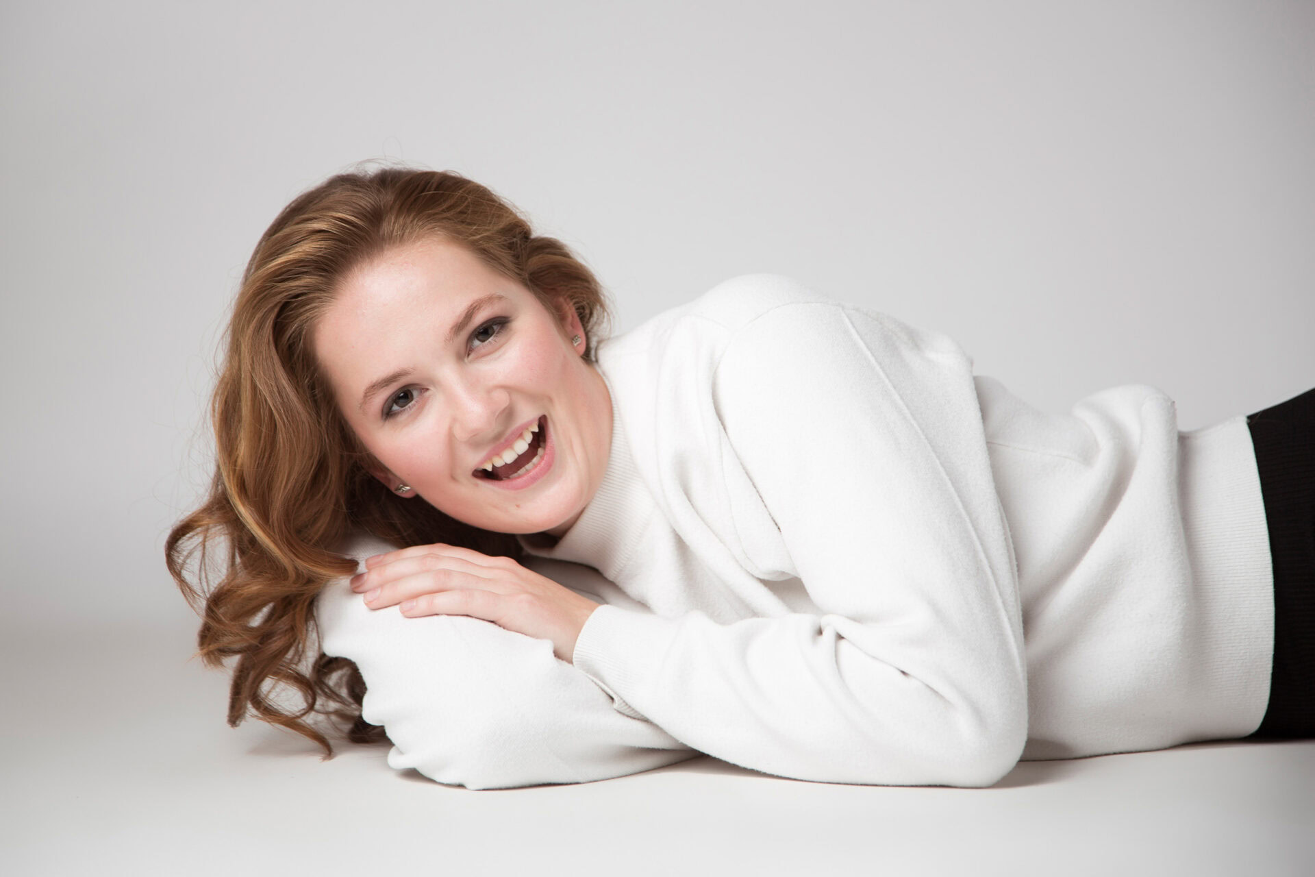 professionele modellen fotoshoot vrouw liggend