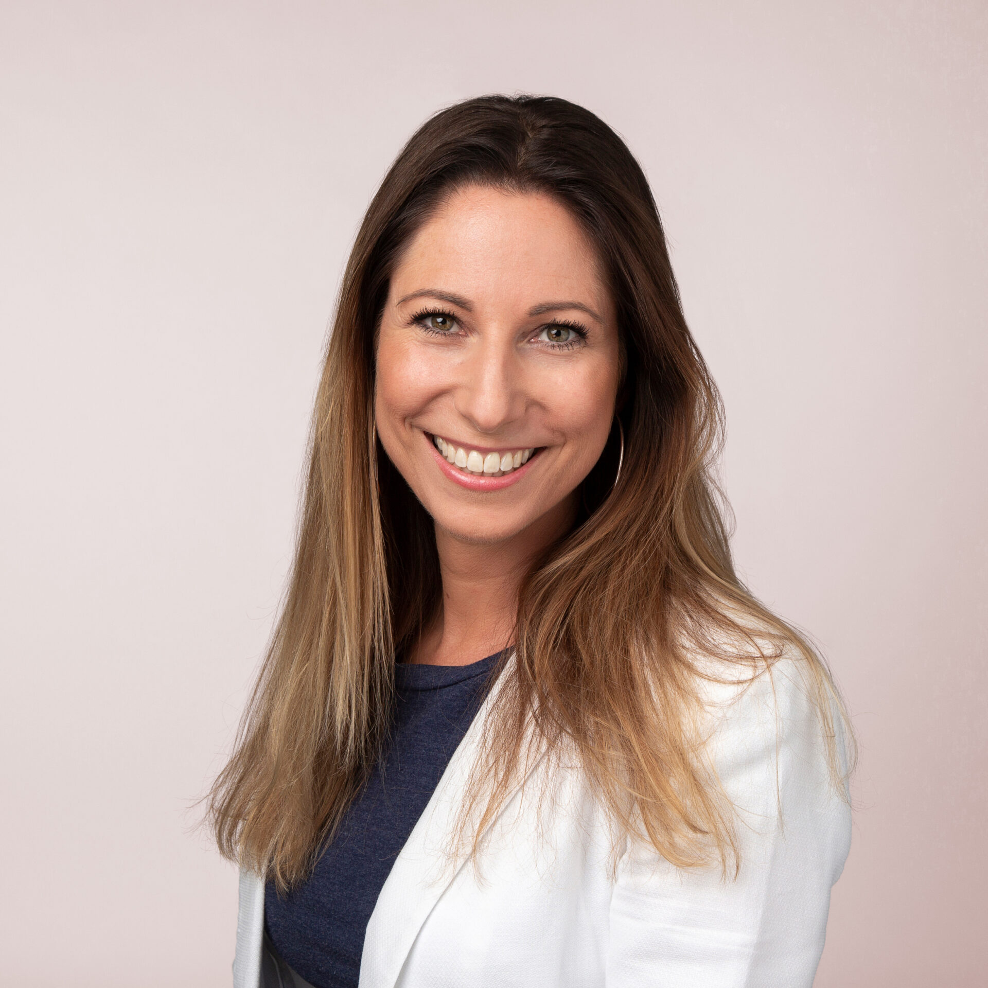 zakelijke profielfoto lachende vrouw