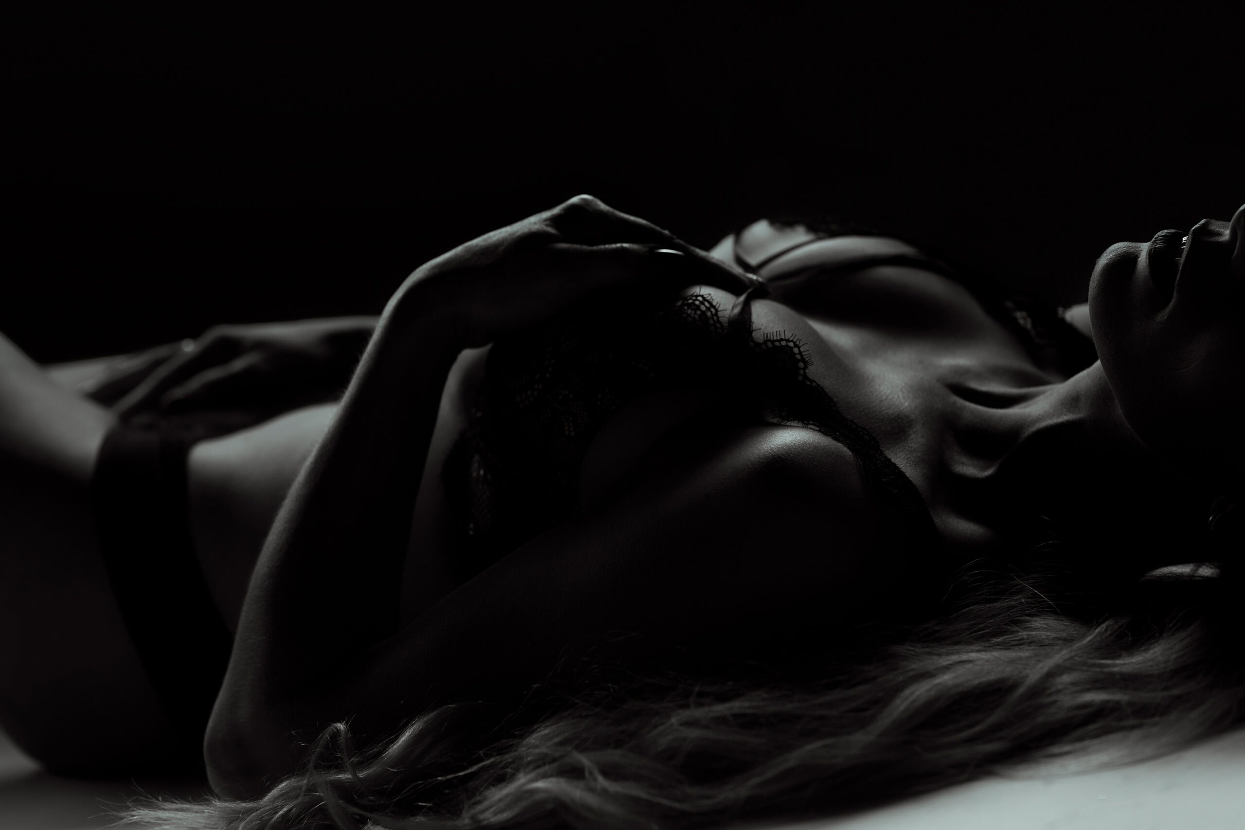 lingerie fotoshoot sillouet zwart wit